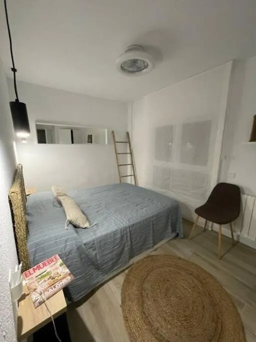 Precioso Apto Miami Playa: Beachfront Retreat with Wi-Fi and Netflix Spain
